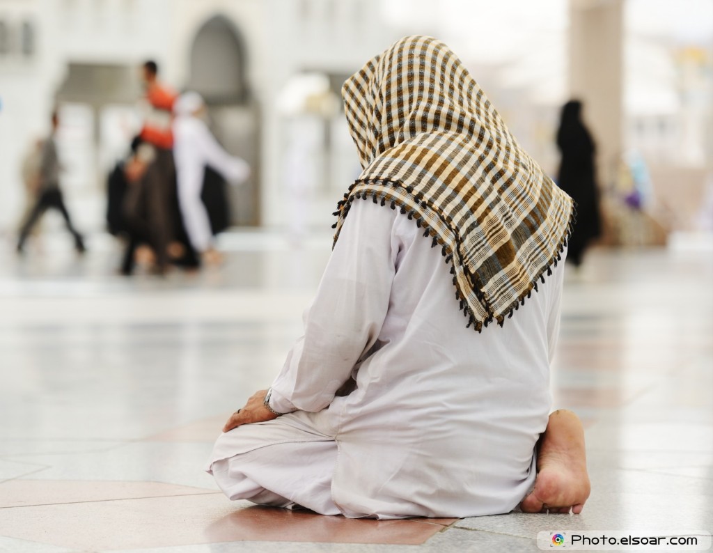 A-Muslim-man-praying-alone